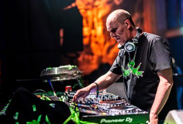 June 2nd: Live mixes by Dione & SRB at Hardcore Radio.